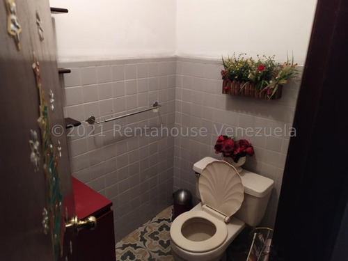 Comercial En Venta En Santa Monica #24-18100 Yosmil Carrero