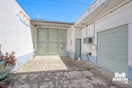 Galpón De 500m2 Con Tres Oficinas Y Vestuarios - Olivos