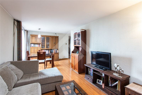 Departamento En Venta De 2 Dorm. En Las Condes