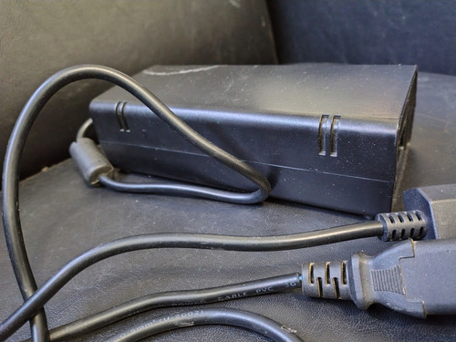 Fuente De Alimentación 220v Xbox 360 Slim (Usado)