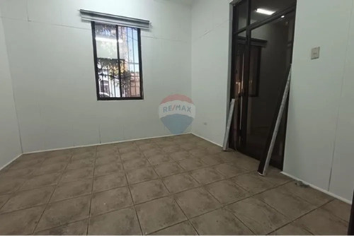 Espacio Mixto 213 M² Con Oficinas Y Bodegaje