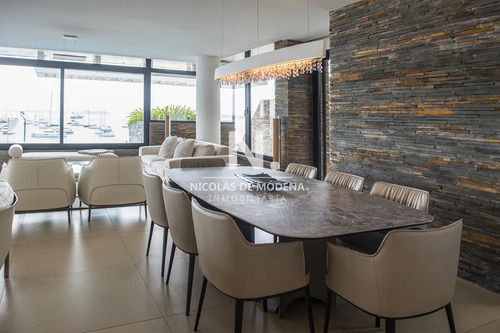Apartamento Unico Frente Al Mar, Zona Puerto Con Piscina Propia.