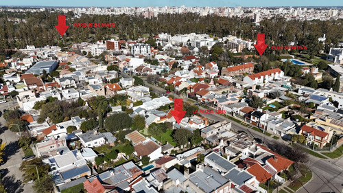 Casa En Venta De 3 Dormitorios C/ Cochera En Villa Floresta