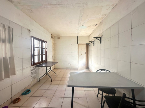 Venta Local Al Frente Con Patio Zona Constitución