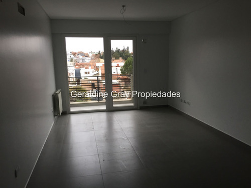 Departamento En Venta De 2 Dormitorios C/ Cochera En  Santa Genoveva