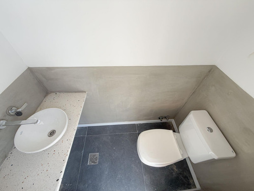 Casa De Pasillo Con 3 Dormitorios Más Quincho Y Terraza Con Parrillero