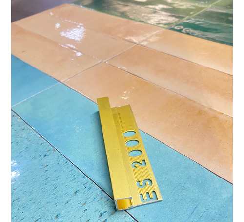 Perfil Decorativo Para Muro Oro Mate 2.5 Ml X 12 Mmpieza