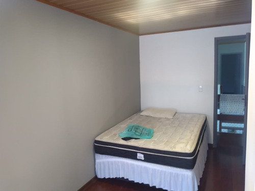 Casa 4 Quartos, 3 Banheiros, 2 Salas.