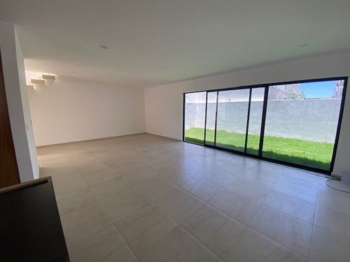 Hermosa Residencia En Grand Juriquilla, 3 Recamaras, Jardín,