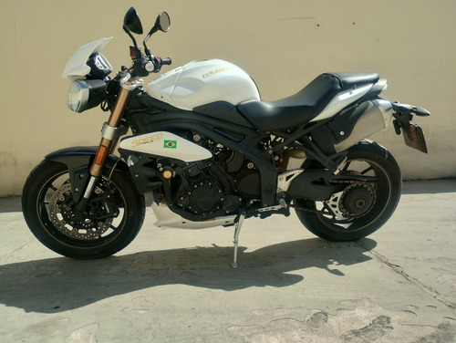 Moto Triunph Speed Triple 1050i 14