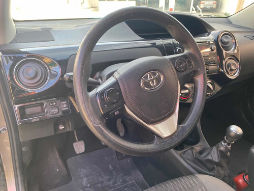Imagen 6 de 16 de Toyota Etios 2017 1.5 Xs