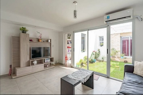 Duplex En Venta 3 Dormitorios Con Cochera Y Patio! Fisherton