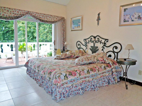Casa En Cantegril - Muy Bien Cuidada. Consulte!!!!!!!!!- Ref: 2589