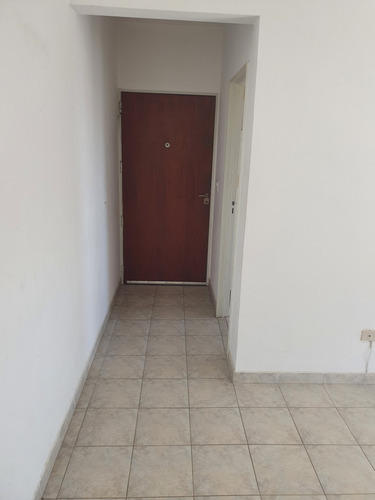 Departamento 2 Ambientes En Flores Con Renta