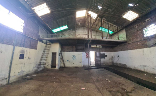 Imagen 4 de 9 de Galpon Centrico Comercial En Venta