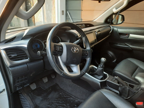 Imagen 13 de 20 de Toyota Hilux 2019 2.8 Cd Srx 177cv 4x4
