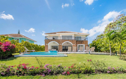 Imagen 8 de 18 de Venta De Villa De Lujo En Cocotal Punta Cana Con Piscina