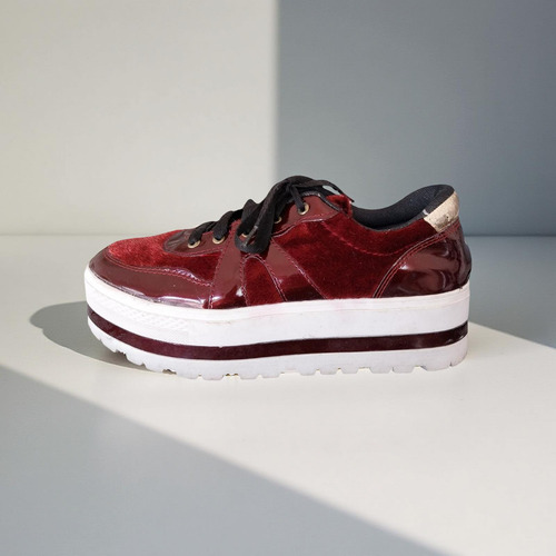 Zapatillas Urbanas Plataforma Bordó Charol Y Plush T.40 (Usado)
