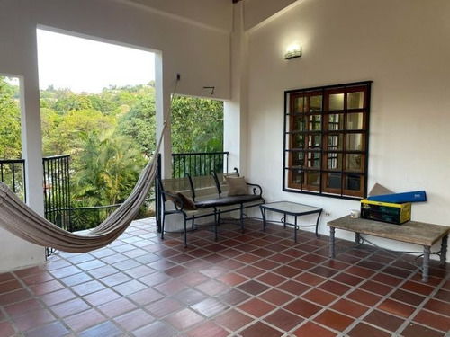 Imagen 11 de 21 de Casa En Venta En Prados Del Este 22-469 Gustavo Nieves 0412 6057058 G6