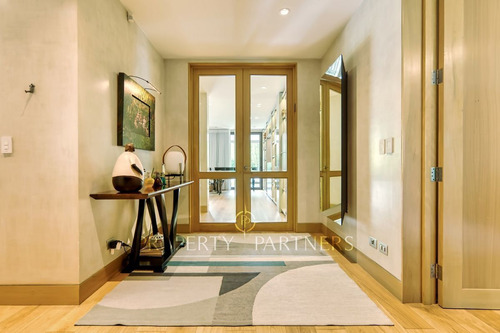 Elegante Y Exclusivo Departamento Con Jardín Priva...