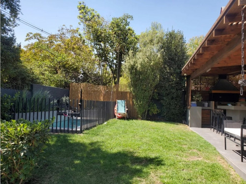 Casa En Las Condes/ Camino Las Flores