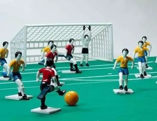 Jogo Futebol Club Brasil x Espanha Mundial Seleções Maleta Jogadores  Pintados Original Gulliver Brinquedo Presente