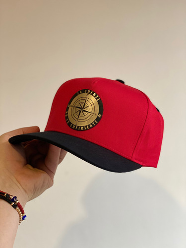 Gorra Brújula Rumbo Fijo Placa Gold Premium Snapback