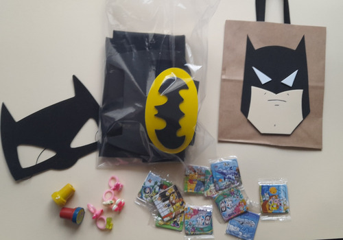 Imagen 7 de 7 de Disfraz Batman Antifaz Y Capita Goma Eva Disfraces X2