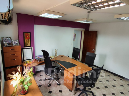 Oficina En Alquiler - Piso 5, Torre Capitolio, Calicanto, Maracay
