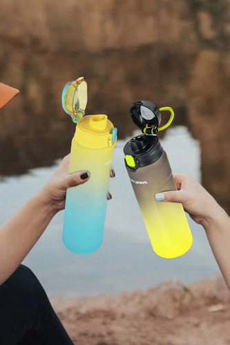 Botella De Plástico Agua Deportiva Termo Agarradera 1 Litro Color Amarillo
