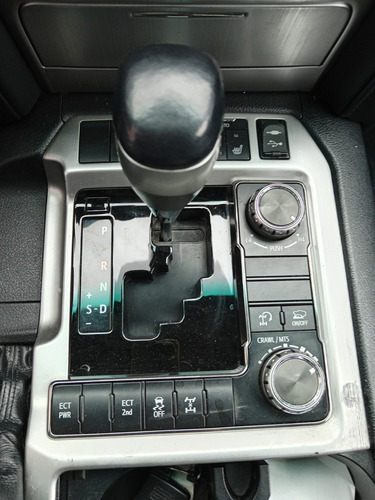 Toyota Land Cruiser 5.7 4x4 At