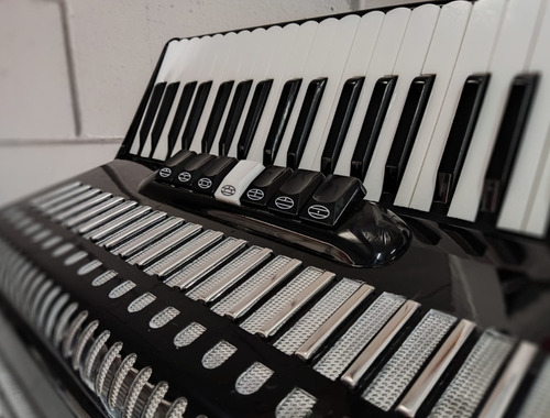 Sanfona/gaita/acordeon Todeskini 120 Baixos 7 Registros Cor Preto