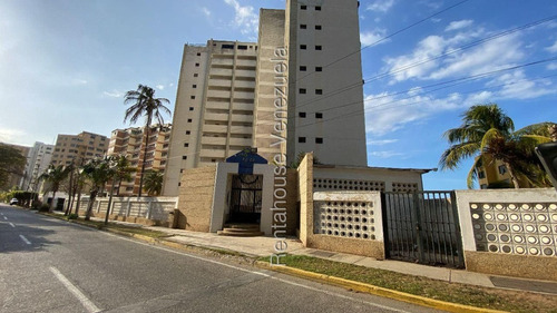 Playa Grande Apartamento En Venta