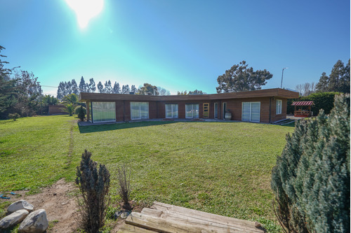 Casa Con Precioso Entorno En Condominio En Lomas Del Aguila