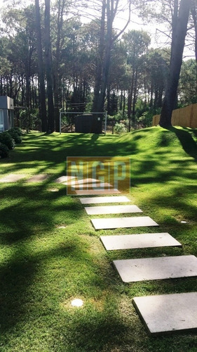 Imagen 22 de 30 de Hermosa Casa Estilo Minimalista Con Piscina Y Muy Buen Parque