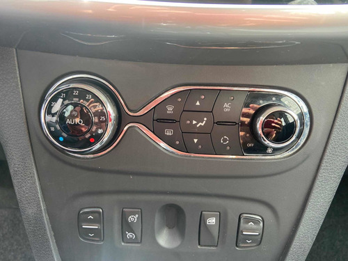 Imagem 7 de 8 de Renault Logan 2015 1.6 Sl Exclusive Hi-power 4p