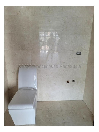 Imagen 2 de 11 de Tibizay Diaz Alquila Oficina Las Mercedes 22-19024 0414-412-02-53