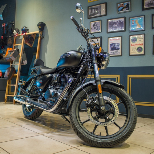 Imagen 5 de 8 de Royal Enfield Meteor 350 Stellar Black.