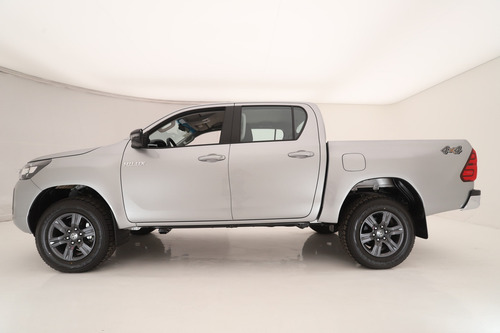 Toyota Hilux Pick-up 2.8 Cd Sr 204cv 4x4 Mt