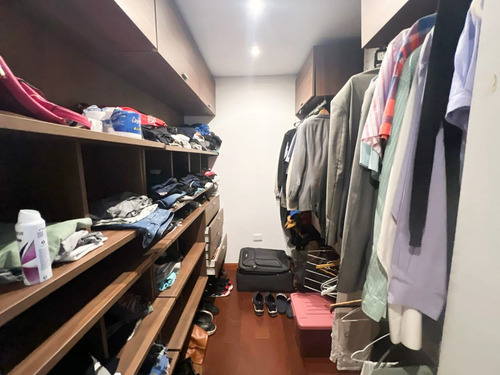 Venta Amplia Y Comoda Casa En Lisandro De La Torre 3423, Quilmes Oeste. 6 Ambientes. 3 Dormitorios Mas Escritorio. Amplio Parque Con Pileta Climatizada. Cochera Pasante. Apta Credito