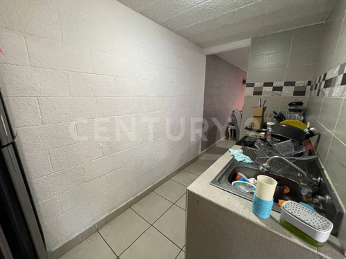 Departamento En Tercer Piso A Una Cuadra De Plan De Ayala