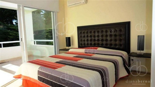 Imagen 15 de 28 de Casa En Mansa, 4 Dormitorios, Piscina Climatizada, En Barrio Privado, Punta Del Este