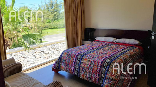 Casa En Venta En St. Thomas Canning | Triple Lote