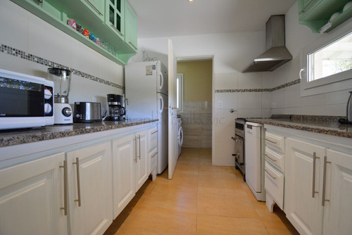 Venta Casa Ideal Para Disfrutar Rodeada De Pinos Con Piscina
