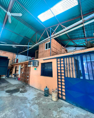 En Venta Galpón Con Local 442mts. Carretera Vieja Vía Palo Negro Aragua