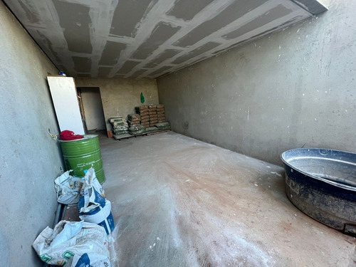 Imagem 3 de 22 de Ótima Casa Triplex De 3 Quartos No Xangrilá ! - 4208