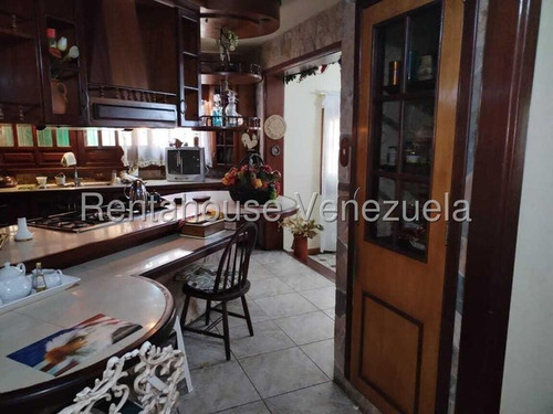 Rz Vende Imagina Tu Vida En Esta Casa Tranquila Con La Conveniencia De Centros Comerciales Cerca. 25-8837 May3