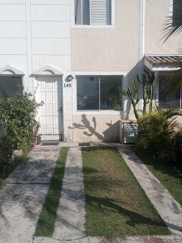 Casa Com 2 Sala 4 Quarto 1 Cozinha 4 Banheiro,1 Quintal.