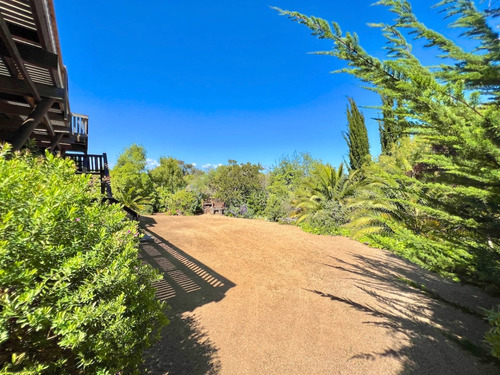 Venta De Interesante Casa A Pasos De Todo, Cachagua