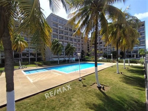 Re/max 2mil Vende Apartamento Remodelado En La Urb. Maneiro - Isla De Margarita